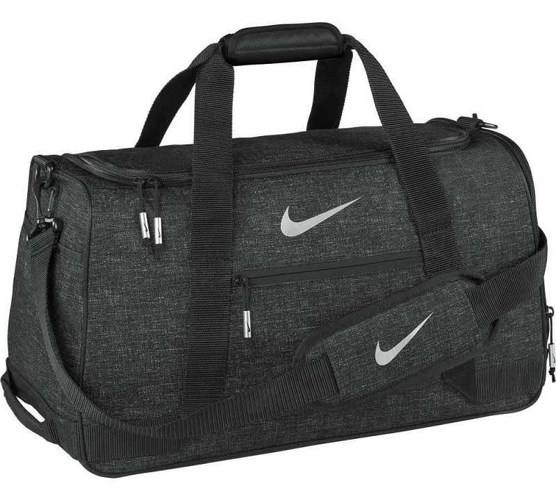 Túi golf xách tay Nike Sport III Duffle có kích thước lớn, đủ để golfer mang theo đồ dùng cần thiết