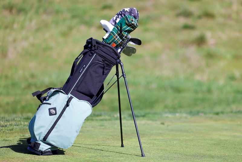 Stand Bag có trọng lượng nhẹ hơn so vởi Cart Bag