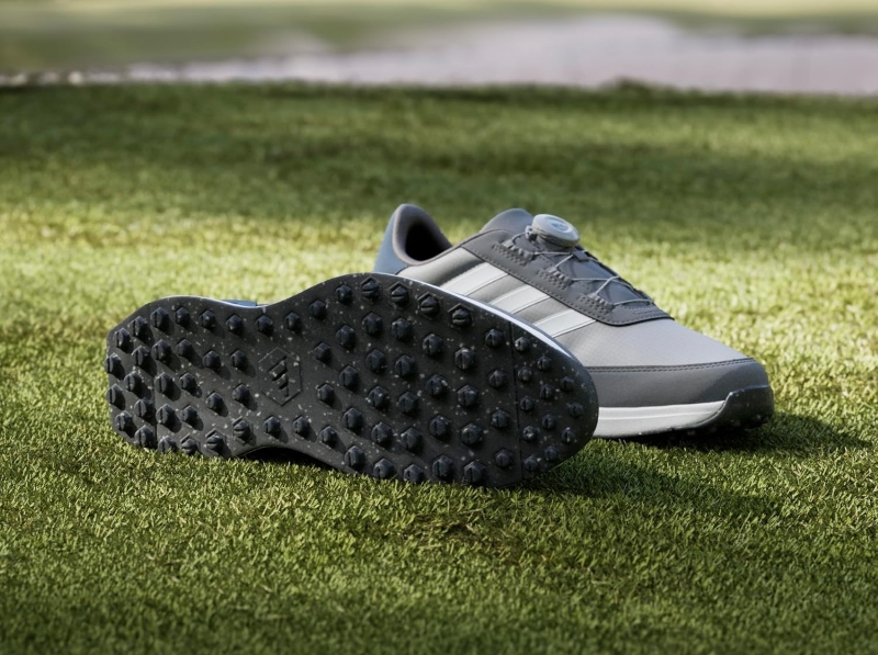 Adidas là hãng giày golf chất lượng được nhiều golfer lựa chọn