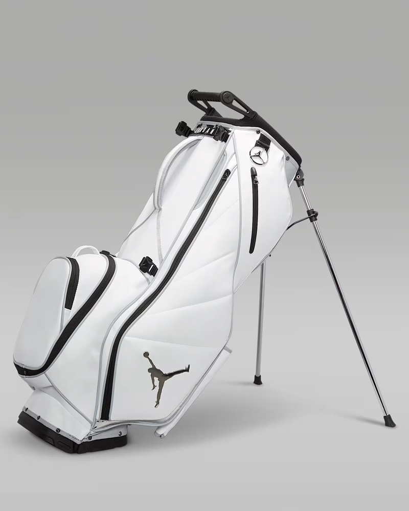 Nike Jordan Fade Away Premium Mirror nổi bật trên sân